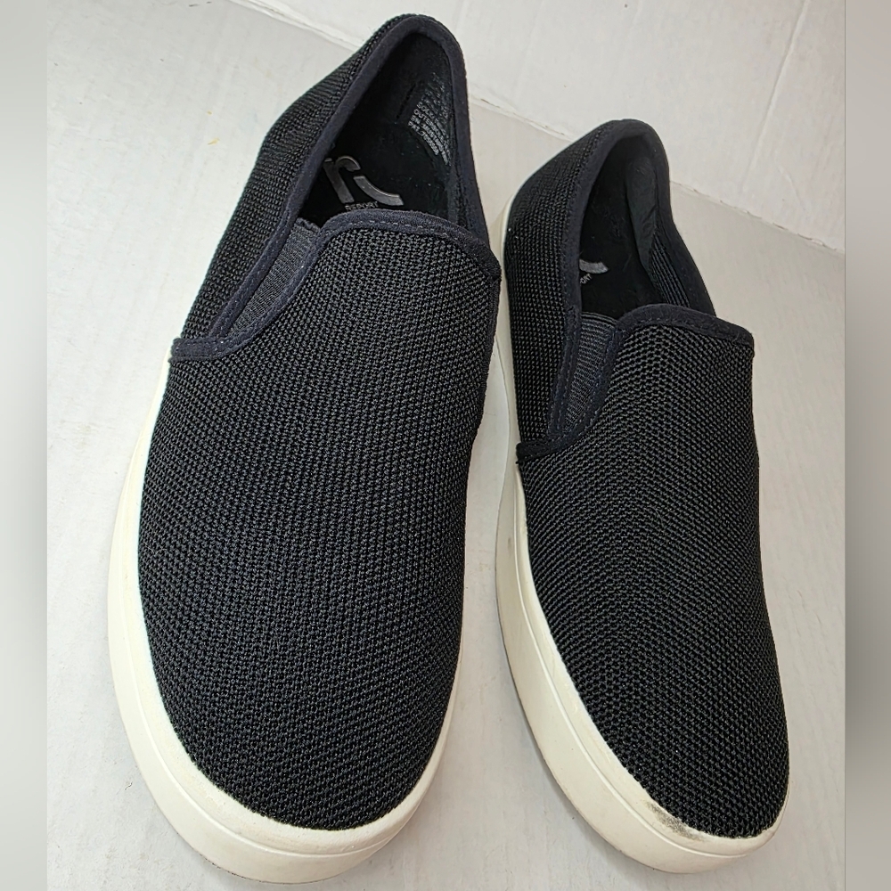 REPORT  Women's  Slip-on Sneakers